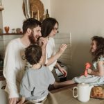 Comment réagir quand un ami vous fait la cour, alors que vous êtes engagée ?